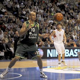 Carlos Jiménez vuelve a vestirse de corto con Unicaja Carlos Jiménez vuelve a vestirse de corto con Unicaja