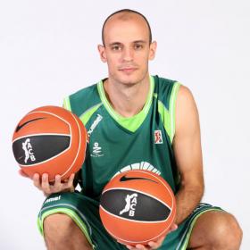 Carlos Jiménez aplaza su retirada y regresa al Unicaja Carlos Jiménez aplaza su retirada y regresa al Unicaja