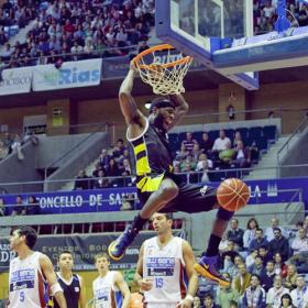 Tercer triunfo consecutivo del Blusens ante un buen Canarias Tercer triunfo consecutivo del Blusens ante un buen Canarias