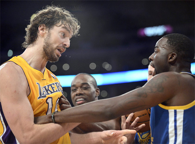 Los Lakers reaccionan tras el despido de Mike Brown