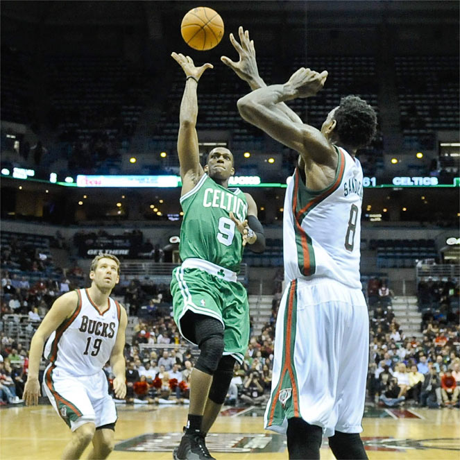 Pierce y Garnett lideran la victoria de los Boston Celtics