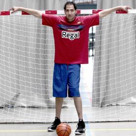 El hombre más alto de España busca equipo de baloncesto El hombre más alto de España busca equipo de baloncesto