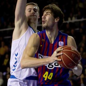El Cajasol sólo resiste al Barça en la primera mitad El Cajasol sólo resiste al Barça en la primera mitad