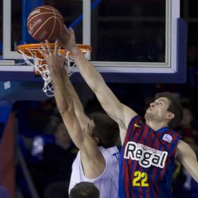 El Barça Regal hunde un poco más al Cajasol El Barça Regal hunde un poco más al Cajasol
