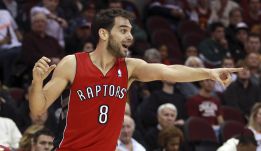 Calderón dirige la tercera victoria seguida de los Raptors Calderón dirige la tercera victoria seguida de los Raptors