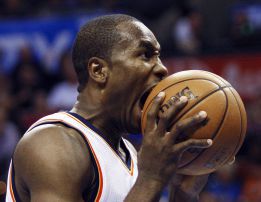 Ibaka explota y permite a Oklahoma vivir sin Harden Ibaka explota y permite a Oklahoma vivir sin Harden