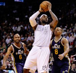 LeBron James logra igualar una marca histórica en la NBA LeBron James logra igualar una marca histórica en la NBA