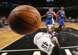 Johnson ayudó a los Nets a romper la racha perdedora Johnson ayudó a los Nets a romper la racha perdedora