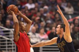 Crawford y Barnes guían el decimocuarto triunfo de Clippers Crawford y Barnes guían el decimocuarto triunfo de Clippers