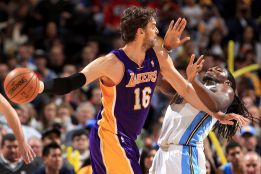 Brewer y Faried dejaron sin valor los 40 puntos de Kobe Brewer y Faried dejaron sin valor los 40 puntos de Kobe