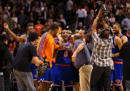 Smith lidera el ataque de los Knicks ante la baja de Anthony Smith lidera el ataque de los Knicks ante la baja de Anthony