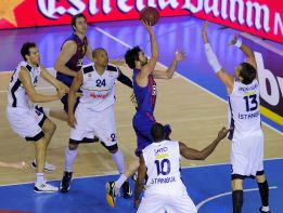 El Barça vuelve a la senda de la victoria ante un flojo Fenerbahçe El Barça vuelve a la senda de la victoria ante un flojo Fenerbahçe