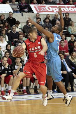 El Estudiantes tiene esperanzas en la Copa tras ganar al UCAM El Estudiantes tiene esperanzas en la Copa tras ganar al UCAM