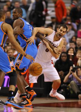 Los Thunder de un gran Ibaka no tuvieron piedad de los Raptors Los Thunder de un gran Ibaka no tuvieron piedad de los Raptors
