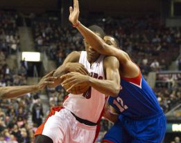 Johnson y Calderón impusieron su juego ante los Sixers Johnson y Calderón impusieron su juego ante los Sixers