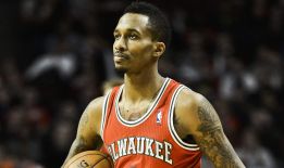 Jennings lidera a los Bucks en el segundo triunfo con Boylan Jennings lidera a los Bucks en el segundo triunfo con Boylan