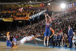 Juan Carlos Navarro se lesiona contra el Olympiacos Juan Carlos Navarro se lesiona contra el Olympiacos
