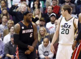 Jefferson y Hayward pudieron con James y ganaron los Jazz Jefferson y Hayward pudieron con James y ganaron los Jazz