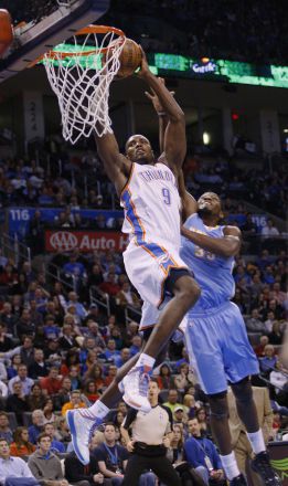 Westbrooks dio una exhibición encestadora ante los Nuggets Westbrooks dio una exhibición encestadora ante los Nuggets