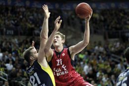 Caja Laboral sigue su ritmo triunfal al vencer a Fenerbahce Caja Laboral sigue su ritmo triunfal al vencer a Fenerbahce