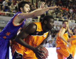James Feldeine mete 37 puntos y da aire al Fuenlabrada James Feldeine mete 37 puntos y da aire al Fuenlabrada