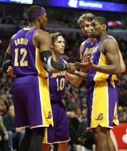 Hinrich y Belinelli sentenciaron a los Lakers; Gasol fue reserva Hinrich y Belinelli sentenciaron a los Lakers; Gasol fue reserva