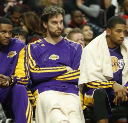 D'Antoni hace suplente a Gasol en los Lakers y huele a traspaso D'Antoni hace suplente a Gasol en los Lakers y huele a traspaso