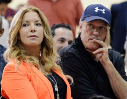 Jim Buss, gran obstáculo para su 'cuñadísimo' Phil Jackson Jim Buss, gran obstáculo para su 'cuñadísimo' Phil Jackson