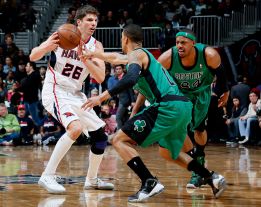 Los Hawks dejan a los Celtics con seis derrotas seguidas Los Hawks dejan a los Celtics con seis derrotas seguidas