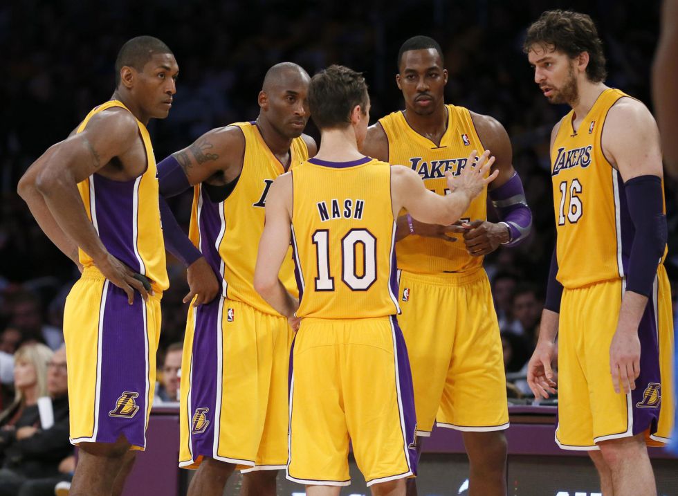 Bryant se viste de Nash para sacar a los Lakers del coma
