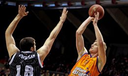 Vasileadis resucita al Bilbao y deja tocado al Valencia Vasileadis resucita al Bilbao y deja tocado al Valencia