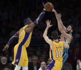 Tercera victoria consecutiva de los Lakers de Pau Gasol Tercera victoria consecutiva de los Lakers de Pau Gasol