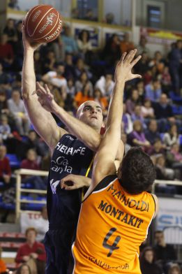 Contundente derrota del Fuenla ante el Gran Canaria Contundente derrota del Fuenla ante el Gran Canaria