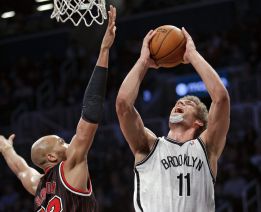 Brook López impuso su poder ante la ausencia de Noah Brook López impuso su poder ante la ausencia de Noah