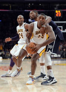 World Peace, sancionado con un partido por agredir a Knight World Peace, sancionado con un partido por agredir a Knight