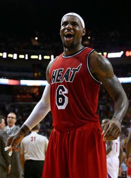 James suma 30 puntos y empata marca en el triunfo de los Heat James suma 30 puntos y empata marca en el triunfo de los Heat