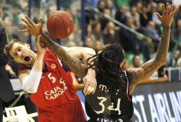 El Caja Laboral sucumbe ante el bombardeo de triples del Siena El Caja Laboral sucumbe ante el bombardeo de triples del Siena