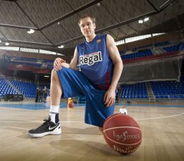 Oleson debuta en el Palau ante un irregular Fuenlabrada Oleson debuta en el Palau ante un irregular Fuenlabrada