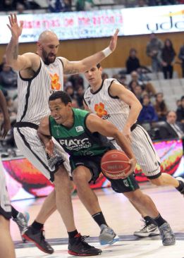El Uxue Bilbao se impone desde el triple al Fiat Joventut El Uxue Bilbao se impone desde el triple al Fiat Joventut