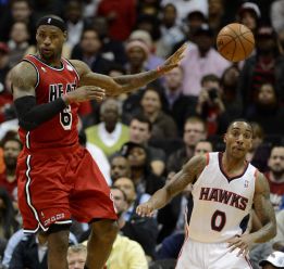 James logra un doble-doble y los Miami Heat ganan otra vez James logra un doble-doble y los Miami Heat ganan otra vez