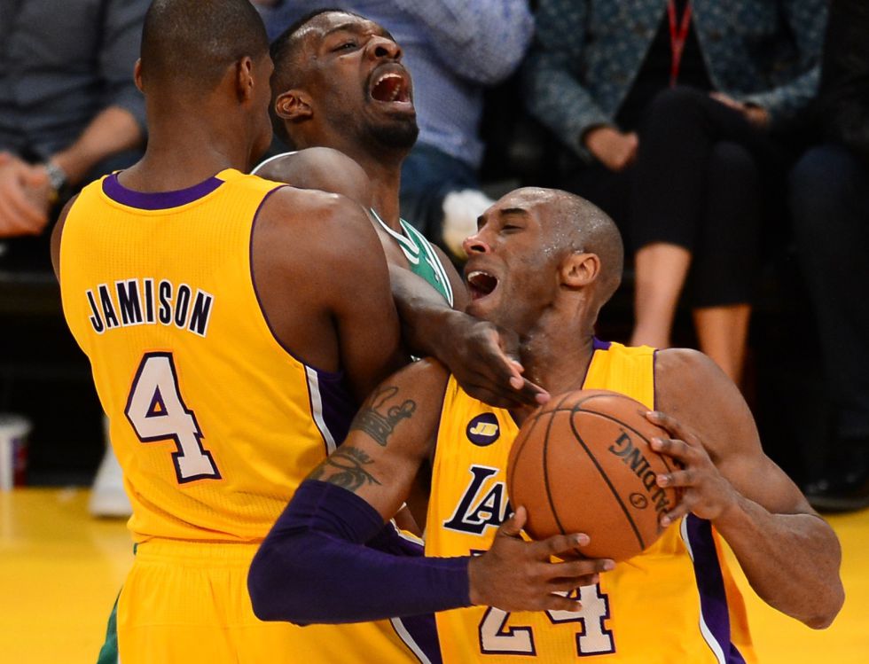 Los Lakers le dedican a Jerry Buss el gran golpe a Boston
