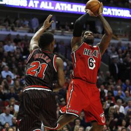 James y la defensa dan a los Heat su noveno triunfo seguido James y la defensa dan a los Heat su noveno triunfo seguido