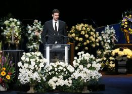 Gran tributo a Jerry Buss y barrida de Spurs a Clippers Gran tributo a Jerry Buss y barrida de Spurs a Clippers