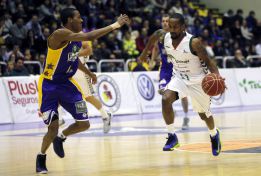 Unicaja soporta la presión y doblega al Blancos de Rueda Unicaja soporta la presión y doblega al Blancos de Rueda