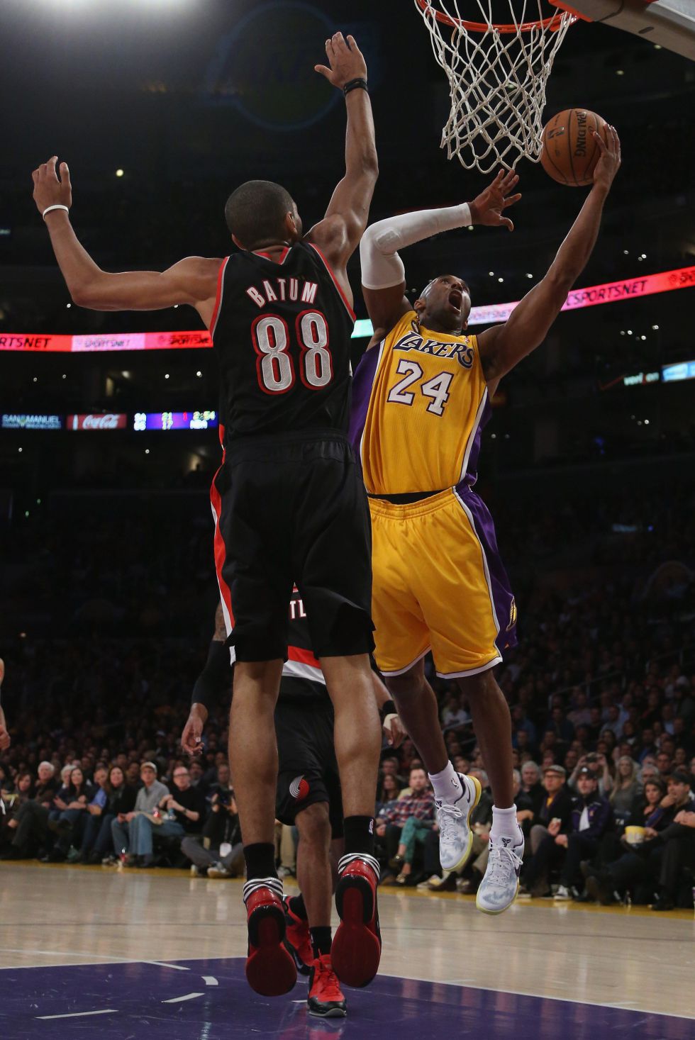 Los 40 puntos de Kobe Bryant rescatan a los Ángeles Lakers