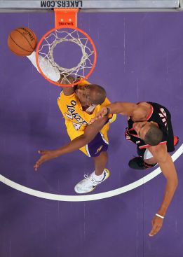 Bryant explota con 40 puntos y los Lakers siguen al acecho Bryant explota con 40 puntos y los Lakers siguen al acecho