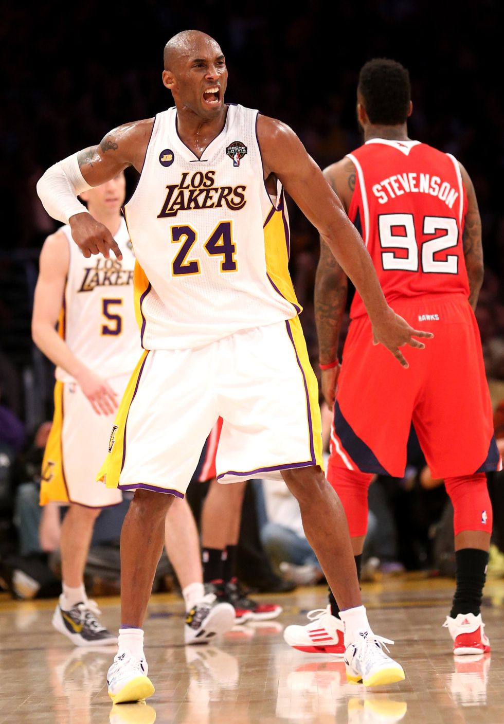 Los Lakers se aferran a un Kobe Bryant en estado de gracia