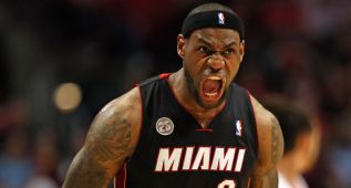 James contra Vogel por tratar despectivamente a los Heat