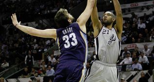 Duncan rescata a los Spurs, que imponen el 2-0 ante Memphis