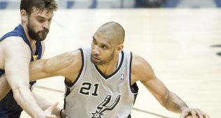 Duncan rescata a los Spurs, que imponen el 2-0 ante Memphis
